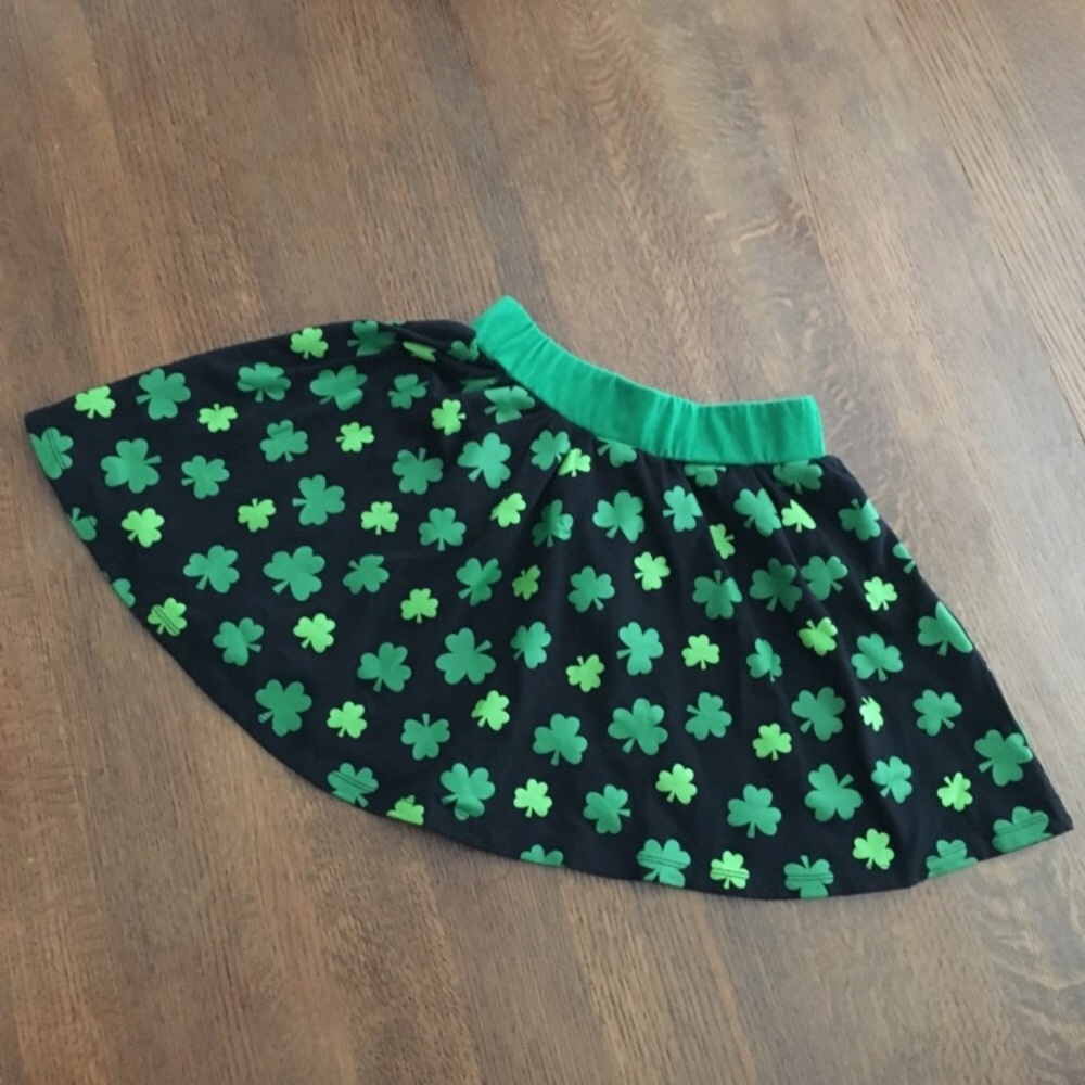 🔴 Shamrock Mini Skirt